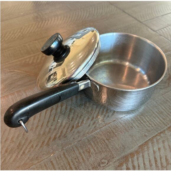 Vintage Revere Ware Stainless Steel 1 Quart Sauce Pan Pot With Lid Black Handle - Picture 4 of 5